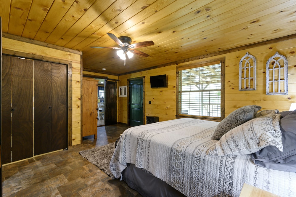 Private Cabin! Located On 8.5 Wooded Acres! Pet And Child Friendly! - Choctaw Casino Too-Broken Bow
