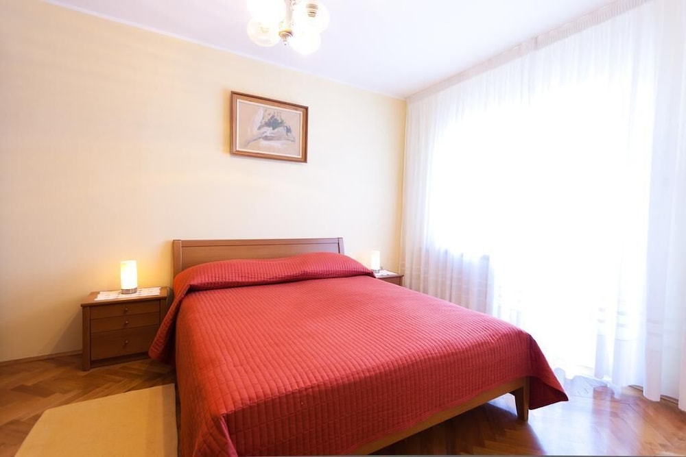 Beliebte Voll Ausgestattete Wohnung Mit Einem Schlafzimmer In Top-lage In Porec In Strandnähe - Istrien