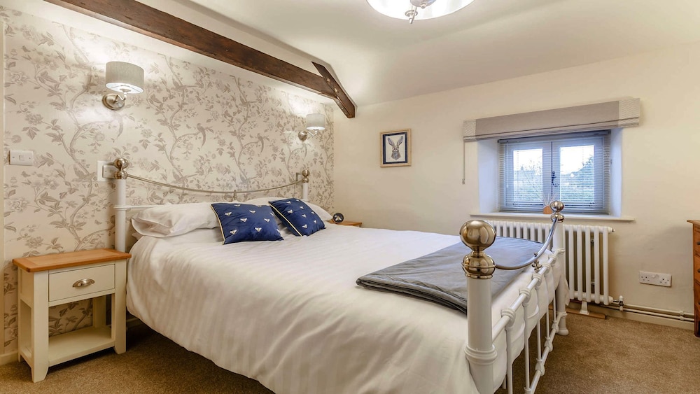 Dog Friendly One Bed Holiday Cottage In Fairford - Wood Cottage - Bibury