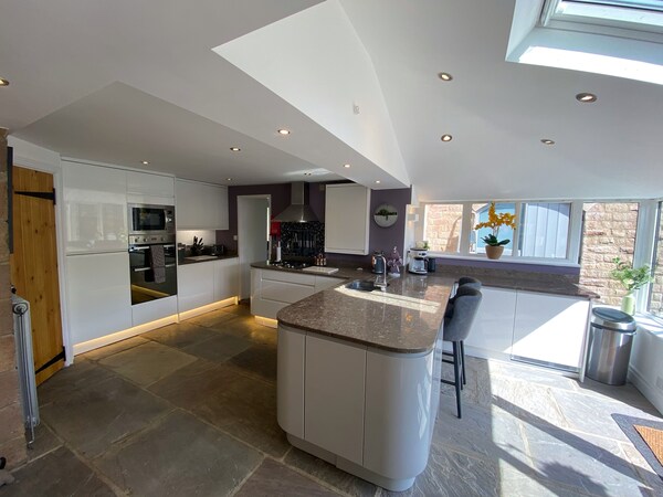 Newly Refurbished 5 Bed Riverside House With Traditional Features And Annexe - Wirksworth