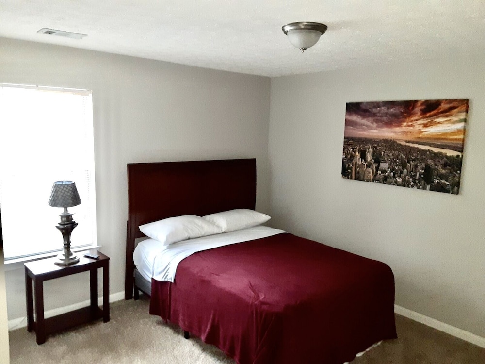 Spacious & Private 3 Bedroom Home - Lithonia, GA