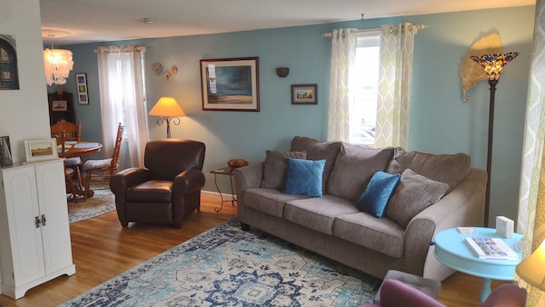 Cozy Townhouse A Mile To Beach And Downtown Newport - Tiverton, RI