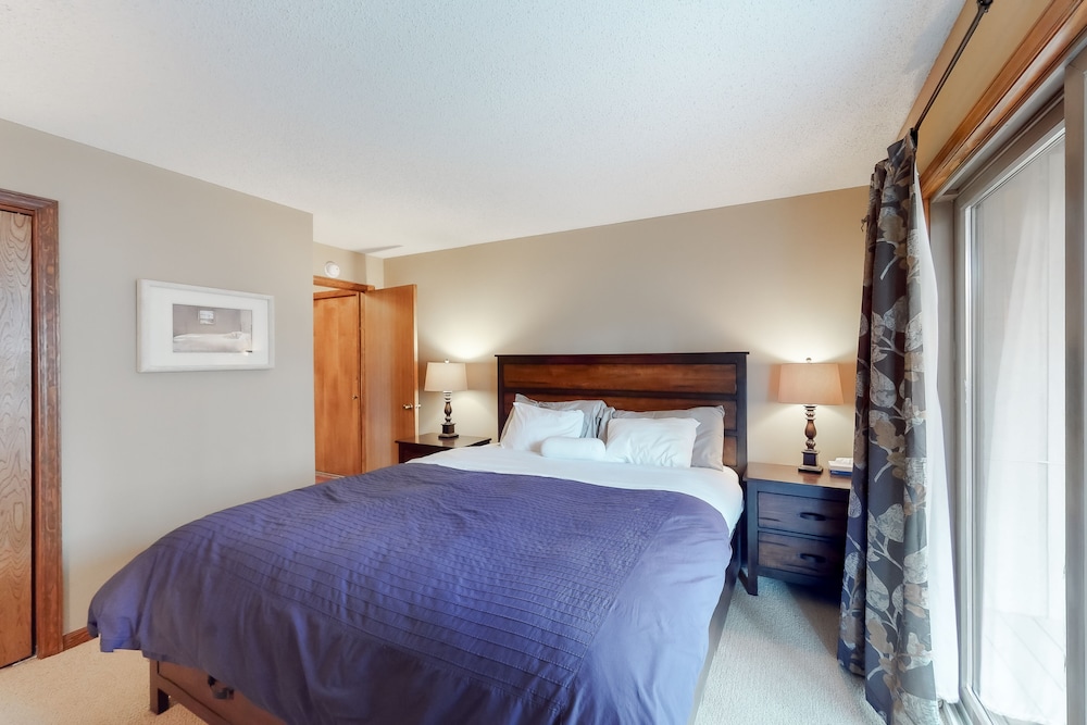 Ideally Located Condo W/ Easy Shuttle Access & Shared Hot Tub - Walk Downtown! - Winter Park, CO