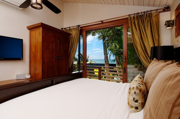 Paia Inn - 3 Bedroom Ocean Front Beach House - 쿠라