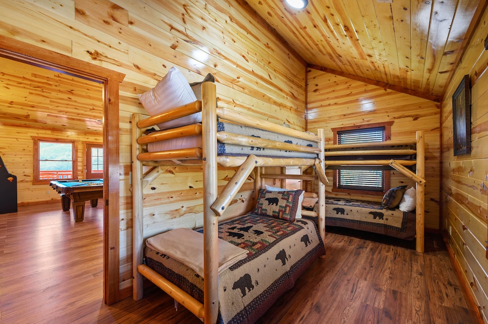 Spacious With Indoor Pool And Amazing Views! - Wild Bear Falls Water Park, Gatlinburg