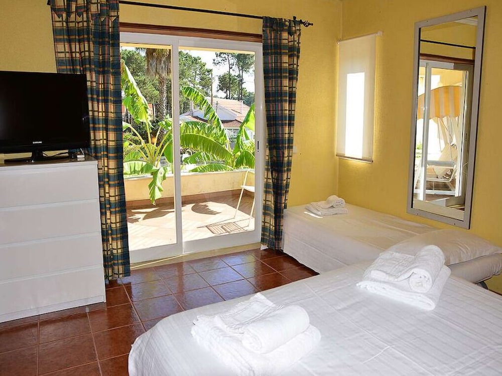 Deluxe Aroeira Villa | Villa Verdizela Ii | 6 Bedrooms | Table Tennis & Perfect For Families | Aroeira - Seixal