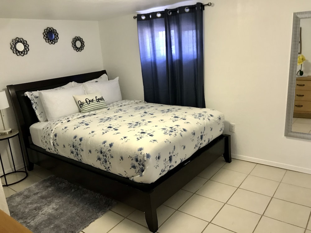 Detached & Private Guesthouse Centrally Located - El Paso, TX