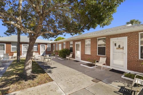 Vacation rentals & Airbnbs in Casey Key, Florida, FL cozycozy