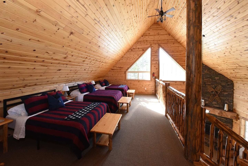 Reunion Lodge | Sleeps 20 | Near Yellowstone | Hot Tub - Island Park, ID