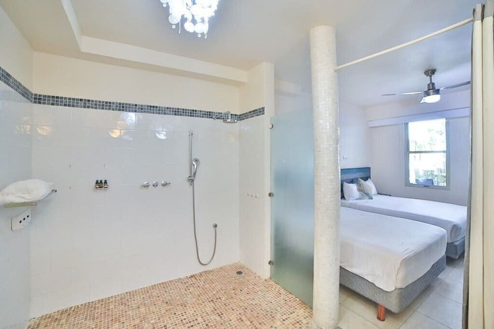 Clean, Modern Studio With Outdoor Seating On 5 Avenue 4 Minute Walk To The Beach - Playa del Carmen