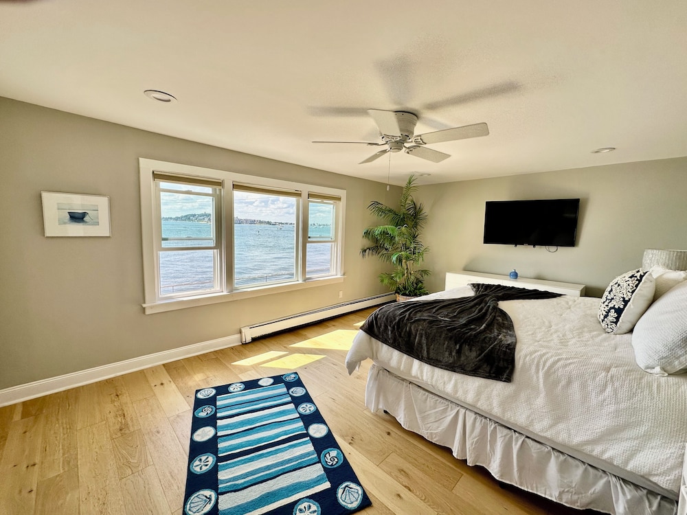 Oceanfront Cottage With Stunning Sunsets Veiws! - Boston, MA