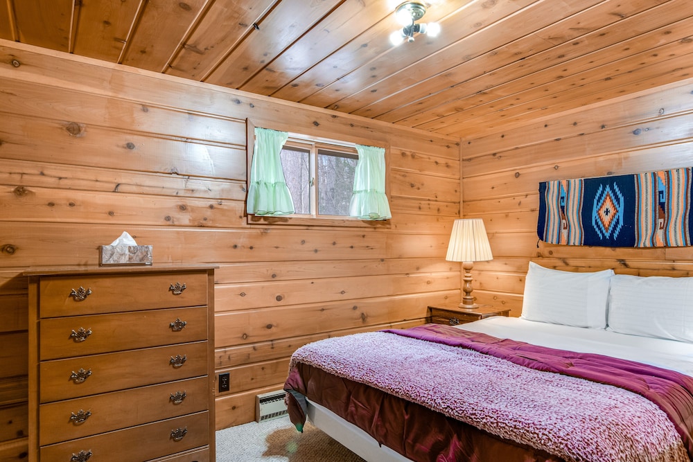 Cozy Lakefront Cabin In The Heart Of Wisconsin's Northwoods With Canoe & Kayak - Lake of the Torches Resort Casino