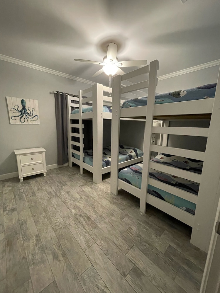Steps From The Beach! Water View From Each Bedroom! Great For Multiple Families! - Dauphin Island, AL