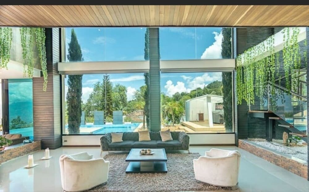 Luxurious 5 Bedroom House With Beautiful Views - Itagüi