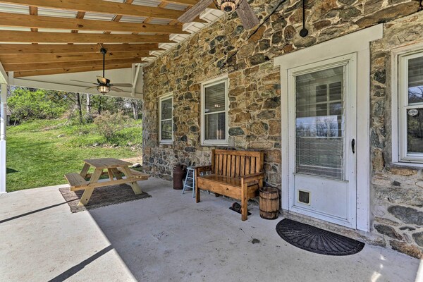 Idyllic Hellertown Cottage W/ Patio & Fire Pit! - Old Orchard, PA