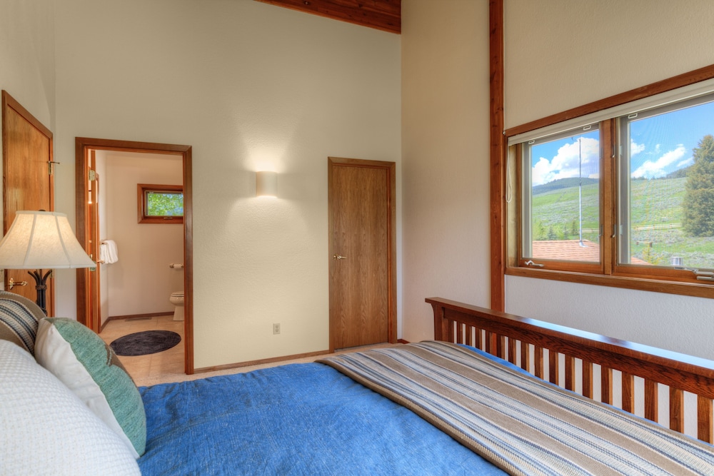 Home W/private Hot Tub, Views, 2 Master Suites, Close To Big Sky Resort - Chief Joseph Lodge - Big Sky