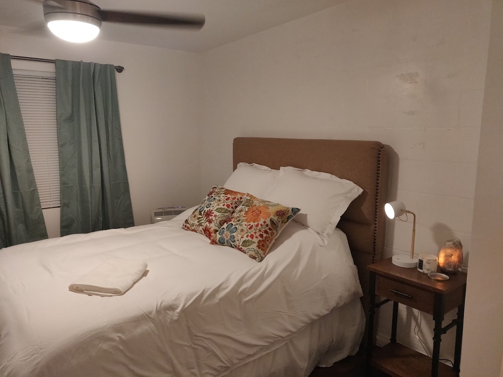 Beautiful Studio, Gated Private Yard, Fast Wifi With Parking - 貝克斯菲爾德
