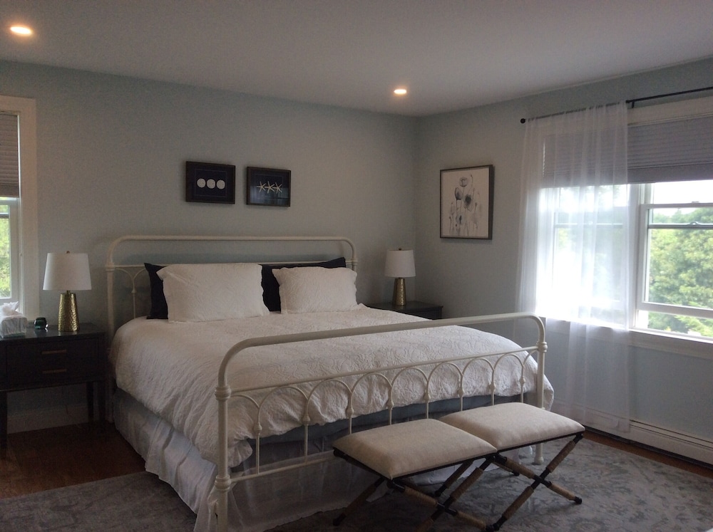Walk To Village Location, New Pool, Family Compound! - Edgartown, MA