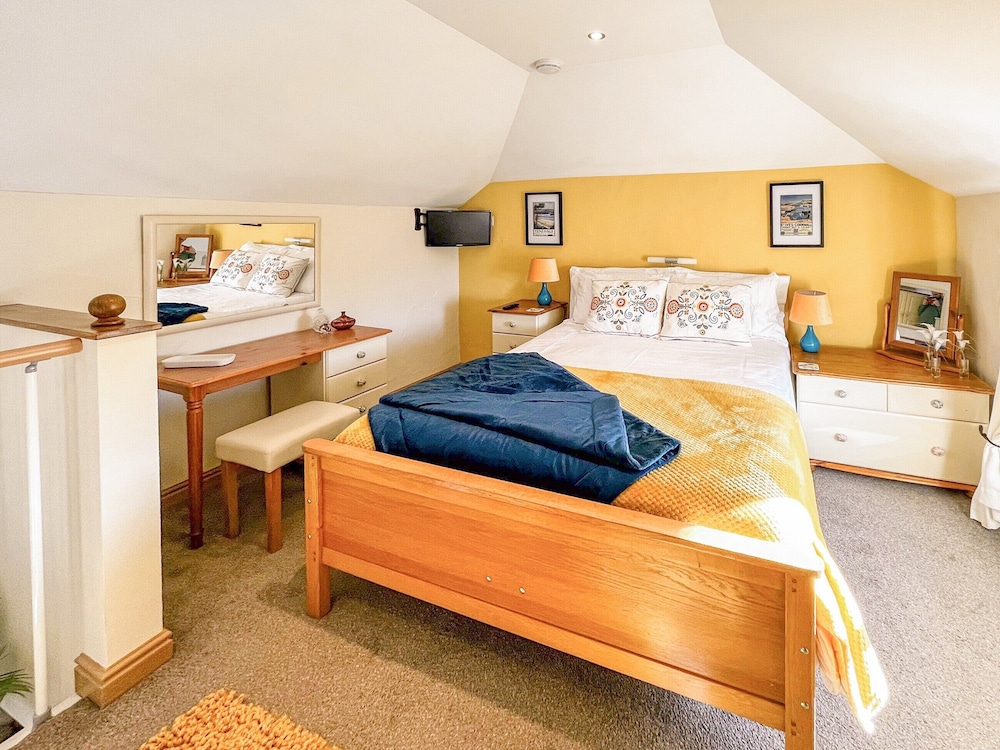 1 Bedroom Accommodation In Lanner, Near Redruth - Pool