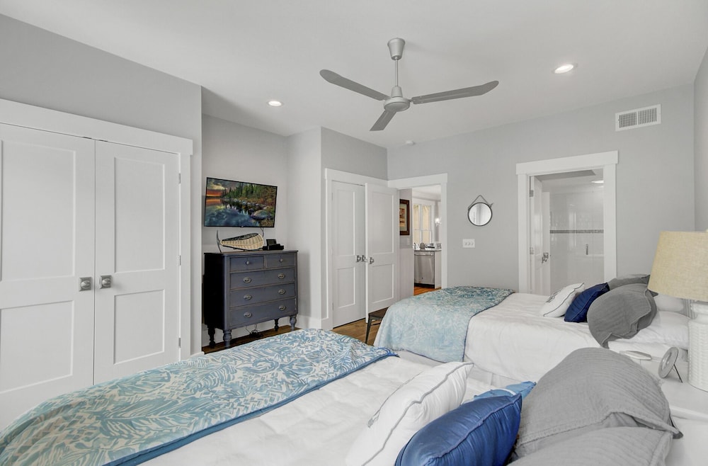 Newly Renovated 5 Star 4 Br/4 Ba Grand Pavilion Oceanfront Home - Dewees Island, SC