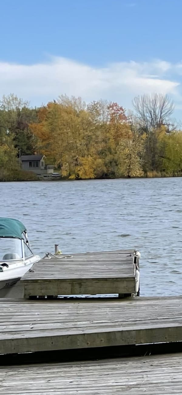 Waterfront Cottage, Located In The Trent Severn Waterway, 90 Min From Toronto - Norwood