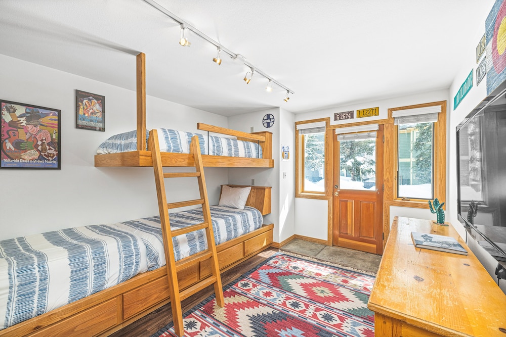 In-town Home With Fireplace - Walk To Lifts, Gondola & Main Street - Silverton, CO