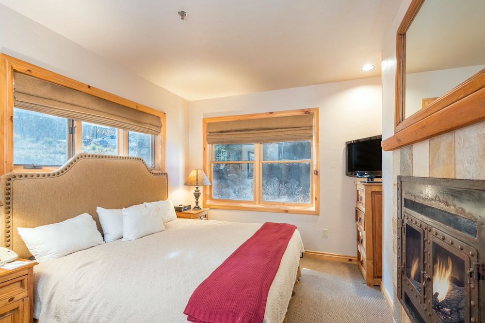 Dog-friendly, Ski-in/out Condo With Balcony, Heated Pool & Hot Tub - Telluride, CO