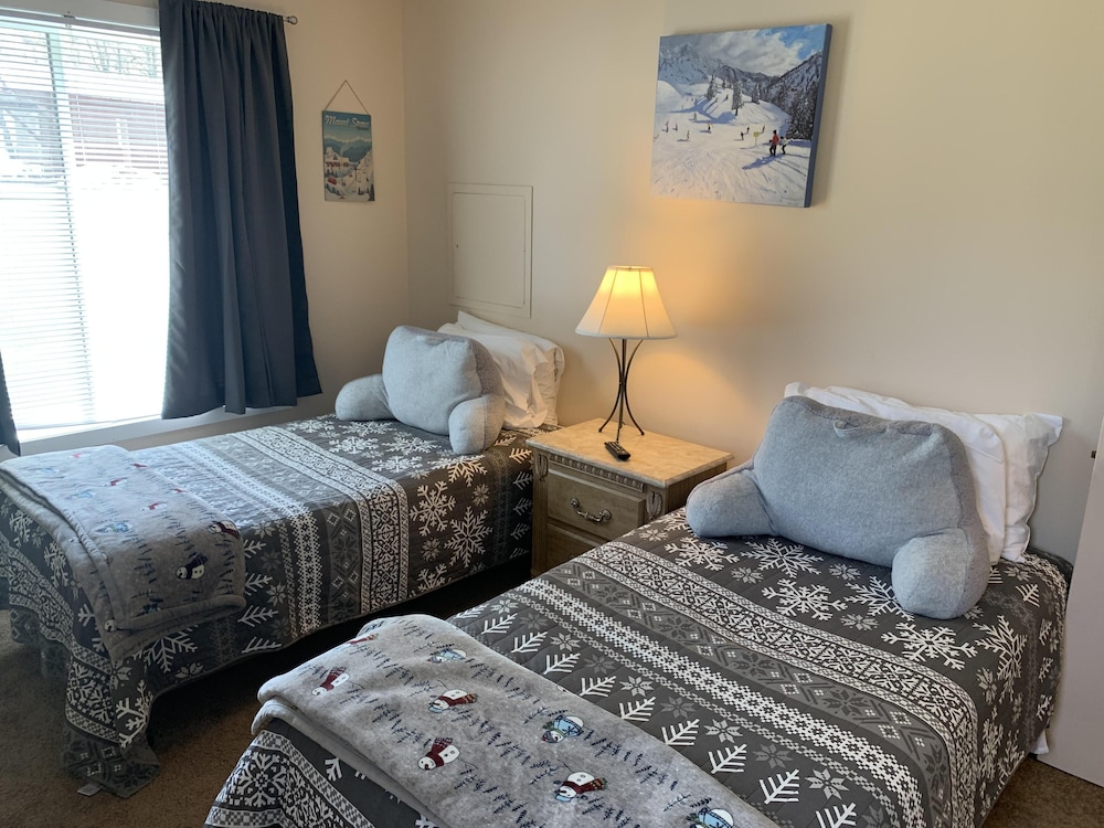 Comfortable, Redecorated Condo At Mount Snow - Stratton, VT