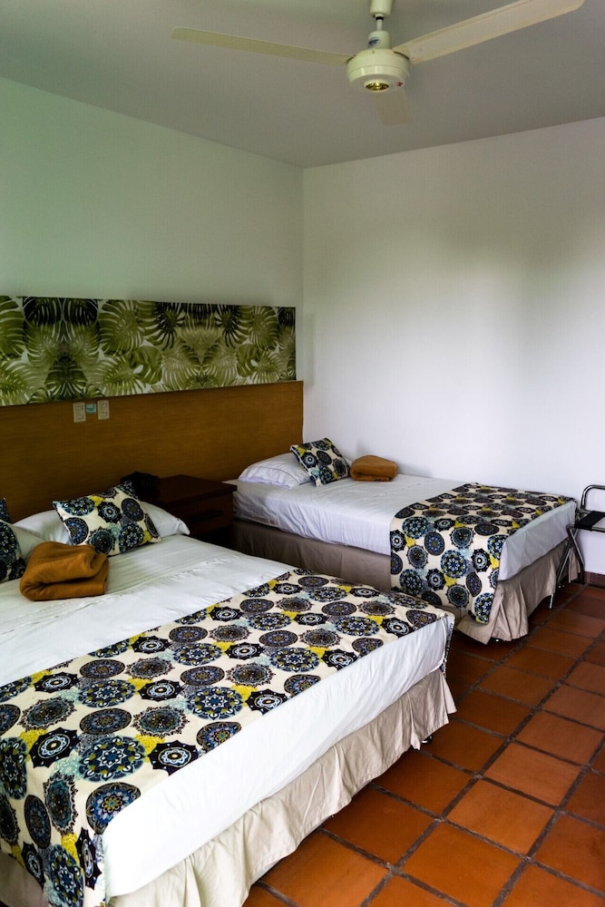 Amazing Location/2 Min From Coffe National Park/outdoor Pool/ Free Wifi & Parkgn - Montenegro, Colombia