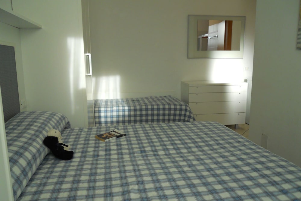 Two-roomed Flat For 3/5 Persons - Air Conditioning, Microwave Oven, Coffeepot, Safe And Washing Mach - Bibione Pineda