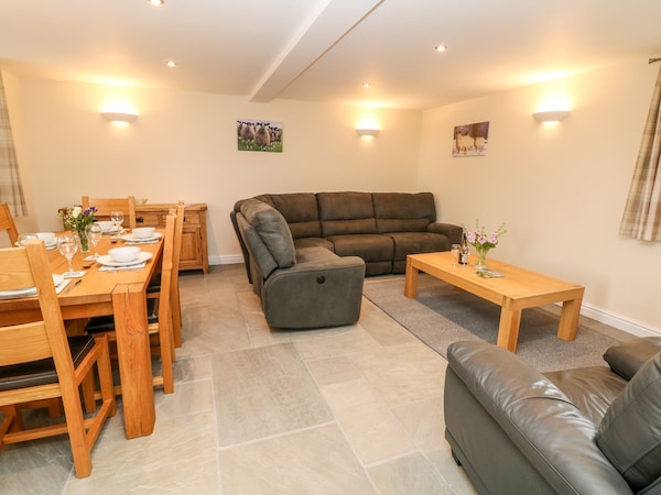 Owls Barn, Family Friendly, Character Holiday Cottage In Hartington - Staffordshire