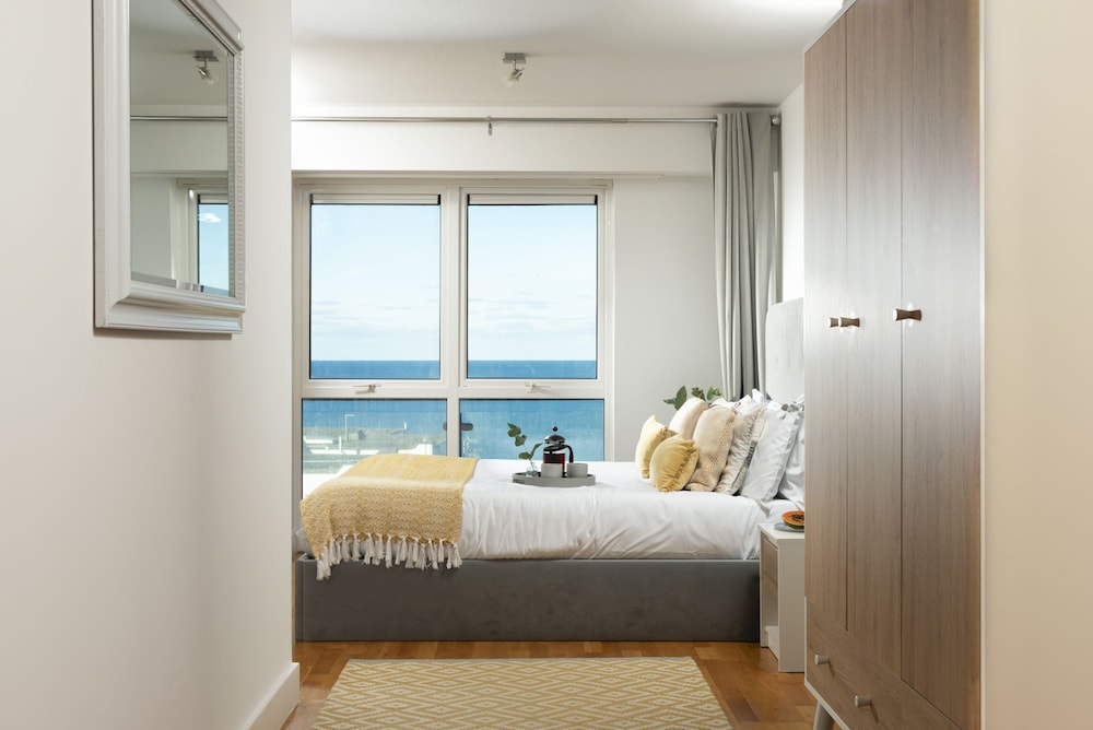Fistral Lookout, Ocean One -  An Apartment That Sleeps 4 Guests  In 2 Bedrooms - Crantock
