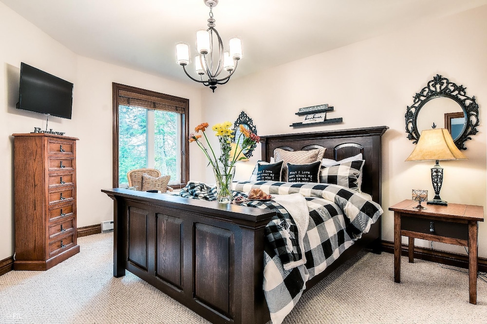 Golf La Bete Corner Unit with Cathedral Ceilings - Laurentides