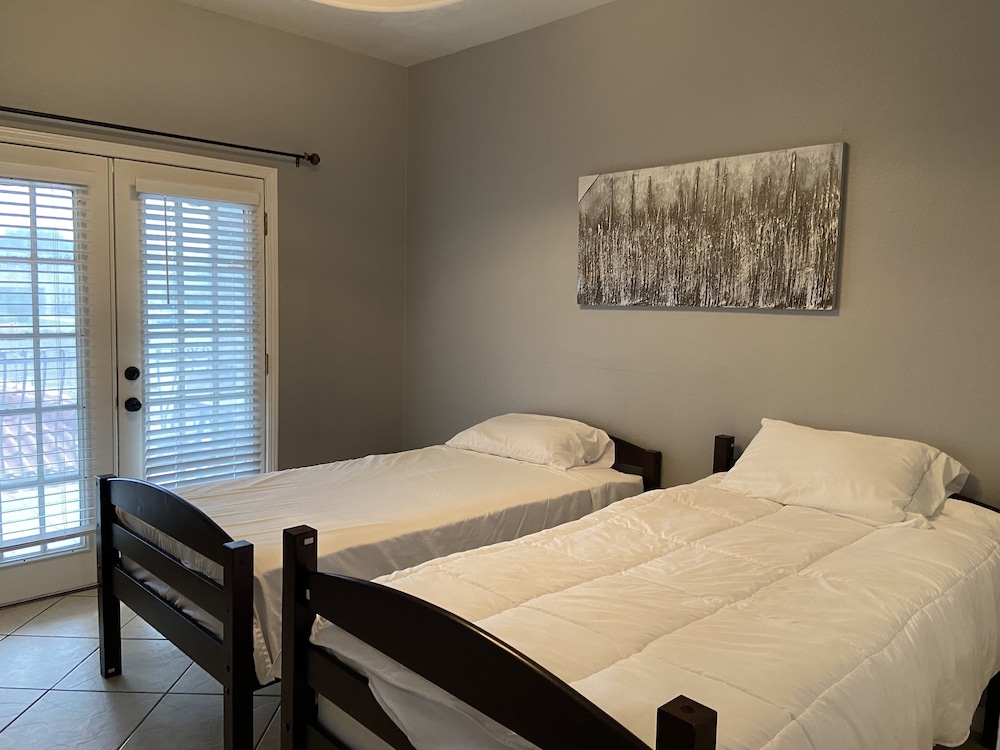 4 Bedroom 2.5 Restroom House In The Northside Close Topark Hospital Restaurant - Laredo