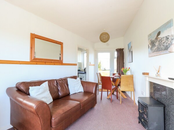 Chalet 150, Pet Friendly, Country Holiday Cottage In Winterton-on-sea - Hemsby