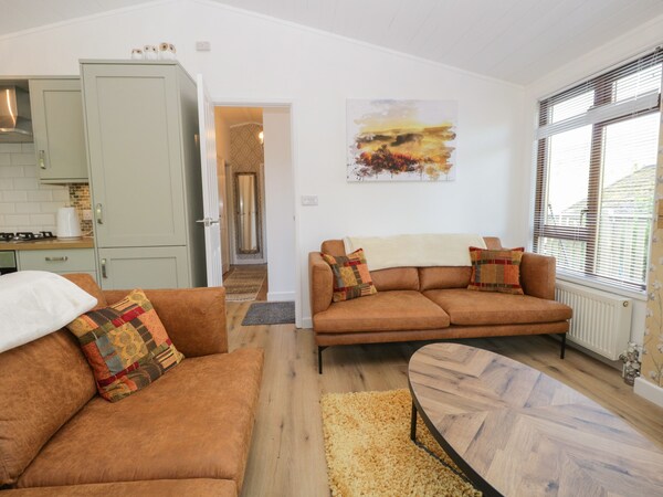 Broad Oak Lodge, Family Friendly, With Hot Tub In Windermere - Ambleside