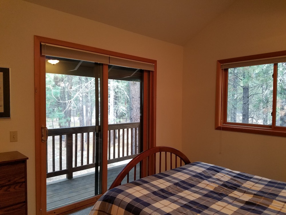 Light, Bright And Updated Home With Beautiful Back Deck - Black Butte Ranch, OR