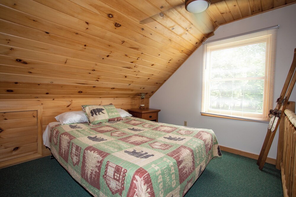 Cabin 2462 - Roomy Log Cabin Within Private Resort - Michigan
