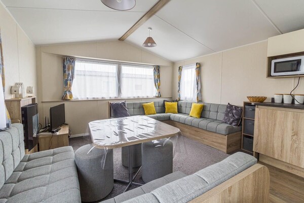 Lovely Caravan With Decking At Seawick Holiday Park In Essex Ref 27471sw - Mersea Island