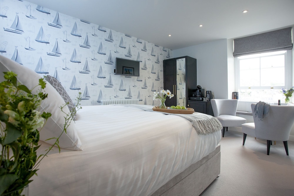 Leader, Maritime Suites -  A Suite That Sleeps 2 Guests  In 1 Bedroom - Brixham