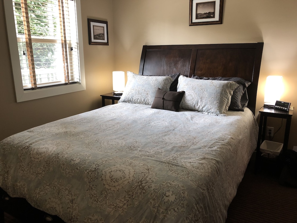 The Lazy Eagle Cottage Is A Perfect Place To Unwind. Special Rates For Long Stay - Parksville
