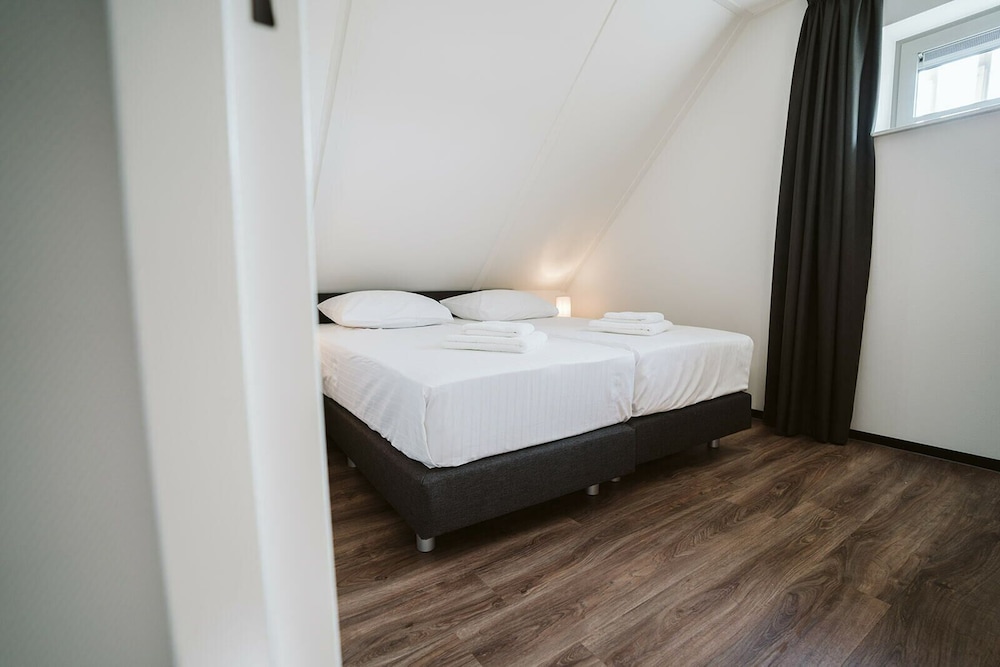 The Luxury Holiday Homes For Six People At Ridderstee Ouddorp Duin Are Spacious And Equipped With Every Comfort. - Ouddorp