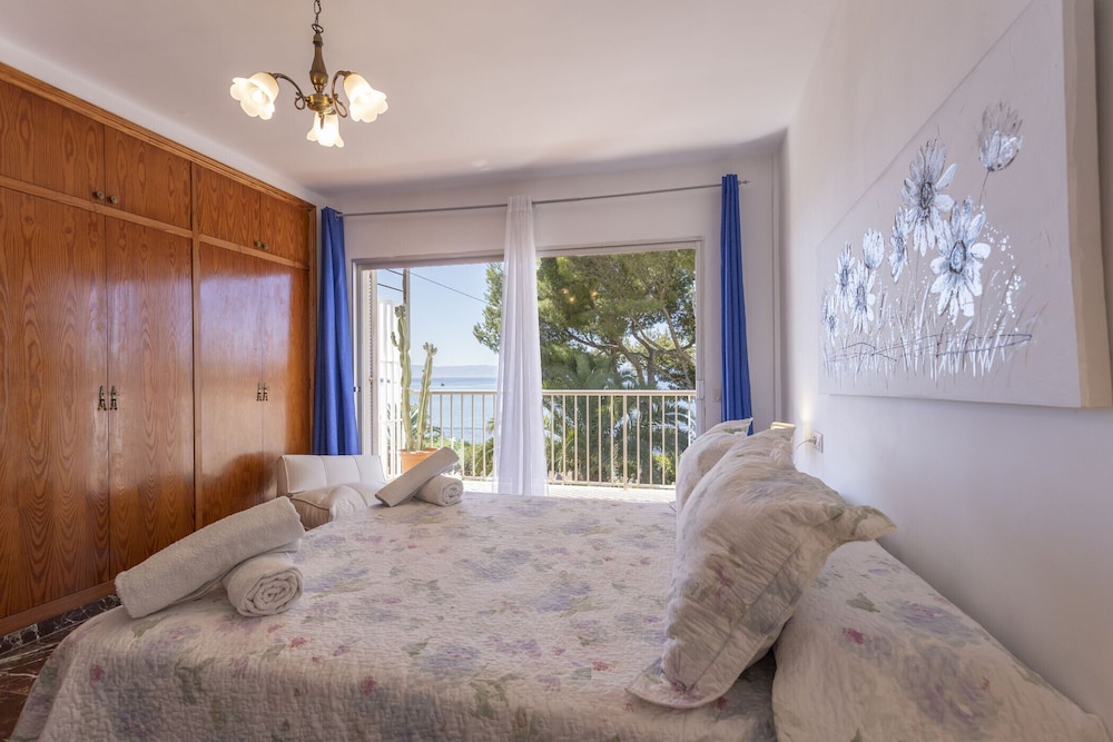 Bell-punt - Comfy Seafront Beach House With Private Terrace And Garden. Free Wifi - Baléares