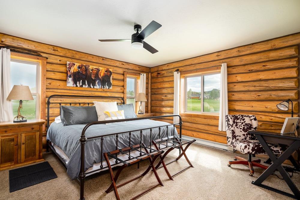 Mountain Tee -  Cozy Log Home In Ennis Just Minutes From The Madison River! - Ennis, MT