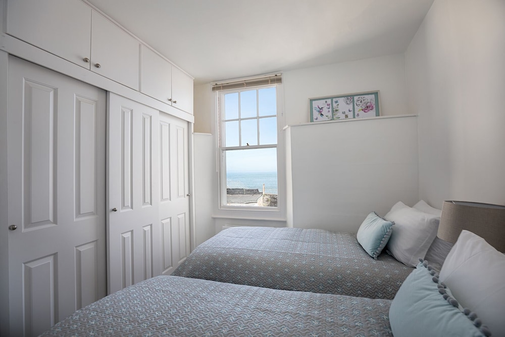 Harbourside Cottage On The Quay In Ilfracombe With Hot Tub - 울라콤