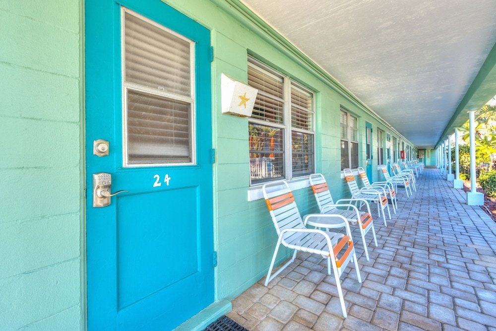 Tropic Terrace Suite #24 - Beachfront Resort - South Pasadena, FL