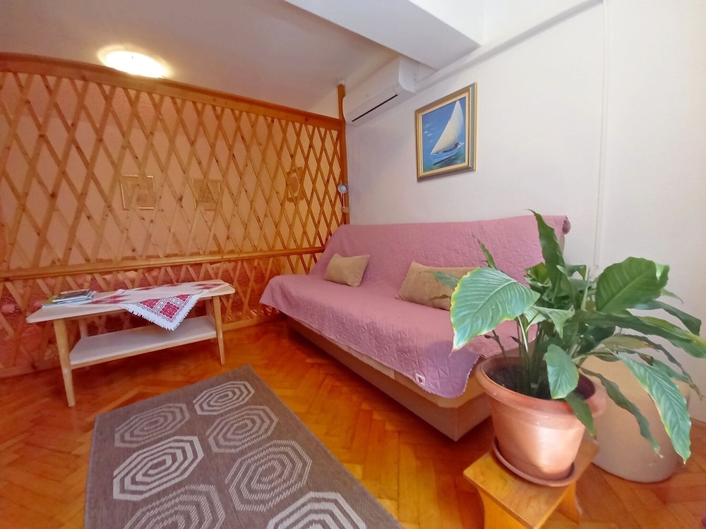 Boutique Apartment In Pjescana Uvala With Balcony - Pula