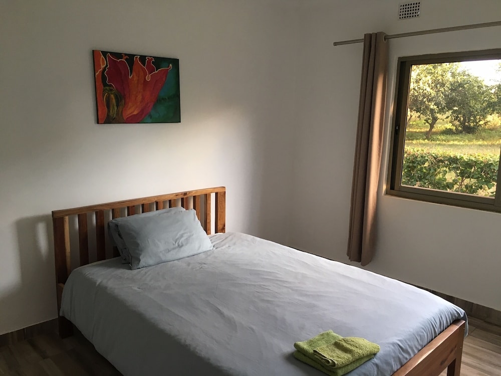 Beautiful Serviced House (6 Persons) With Garden - 루사카