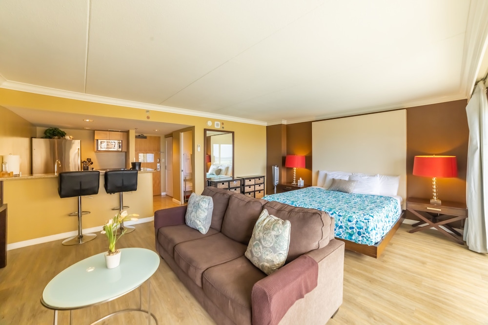 Luxury Ilikai Ocean View Studio! *No Resort Fees! Free Wifi* - Kailua, HI