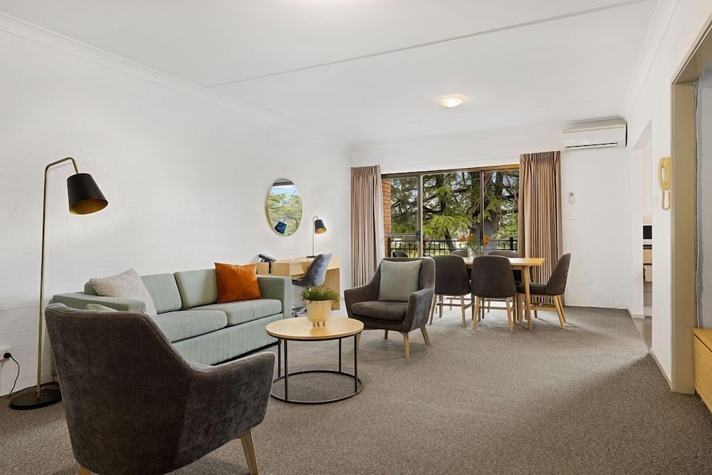 Pinnacle Apartments - Canberra